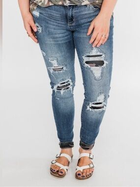 Judy Blue Camo Patch Skinny
Distressed Jeans size 31